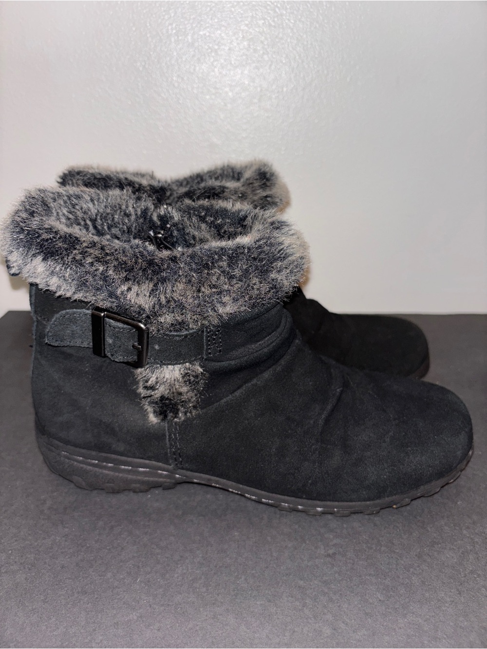Women's Khombu Black Suede Faux-Fur Ankle Boots 8M